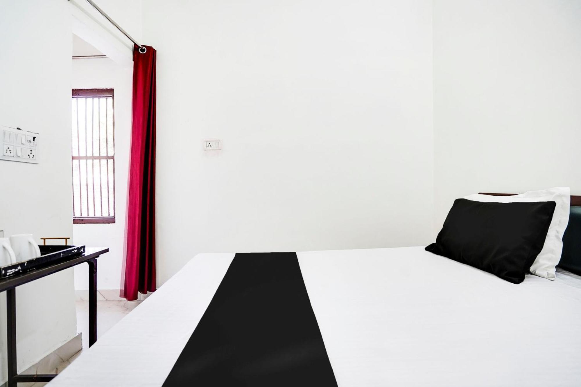 Hotel O The Moon Bareilly Exterior photo