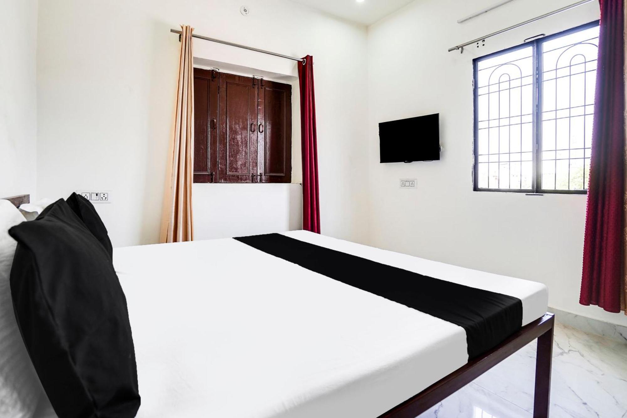 Hotel O The Moon Bareilly Exterior photo