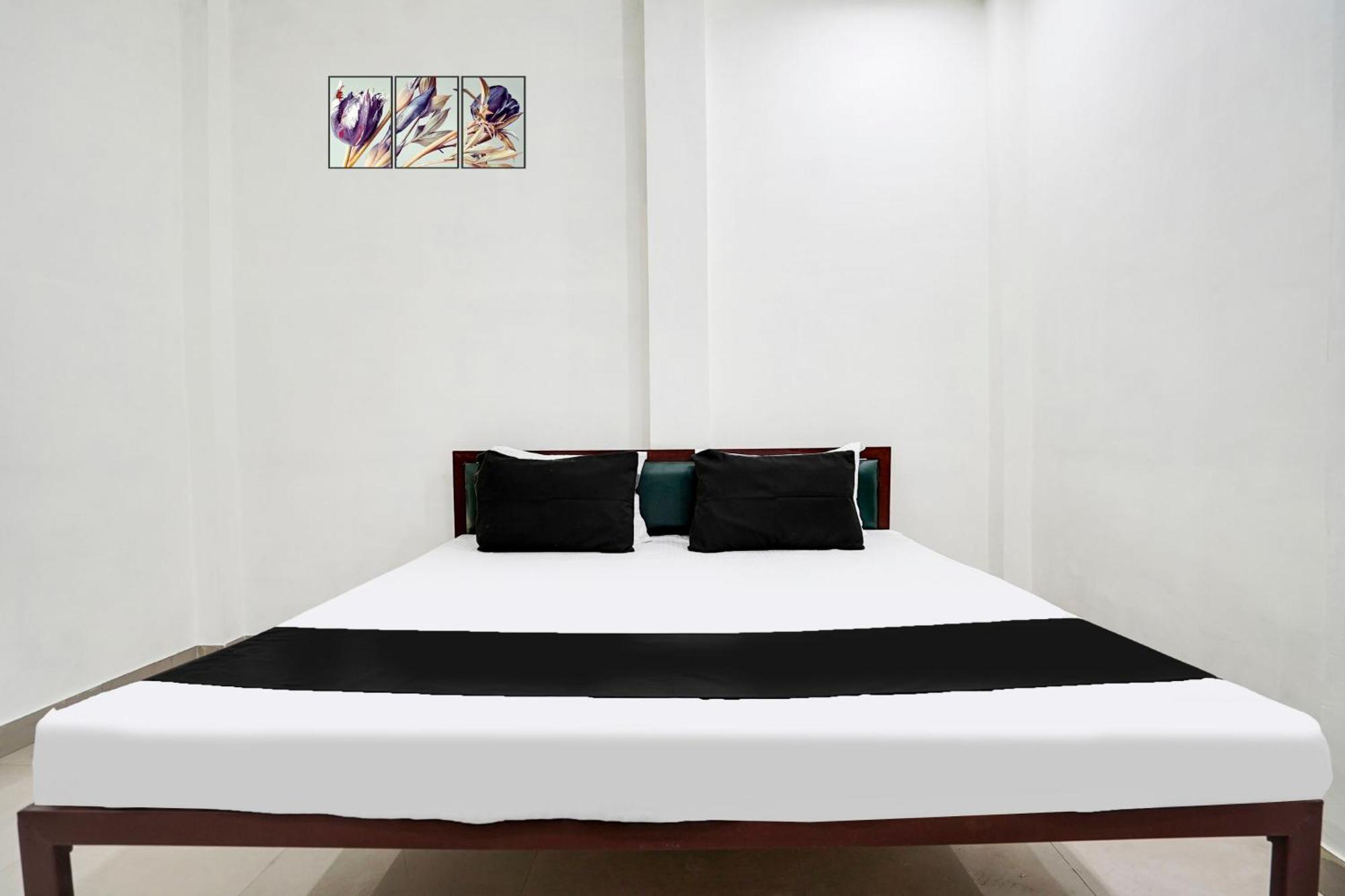 Hotel O The Moon Bareilly Exterior photo
