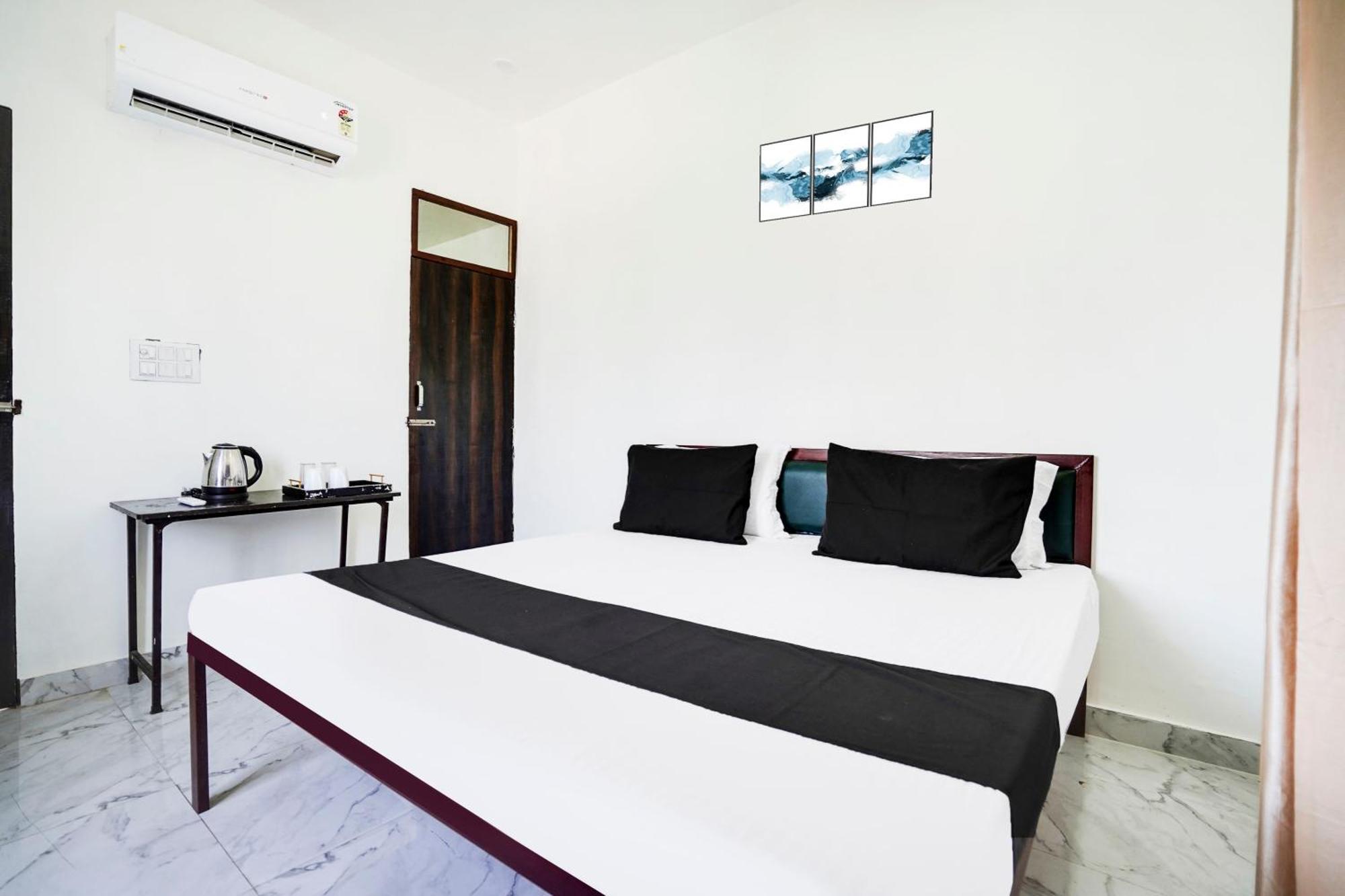 Hotel O The Moon Bareilly Exterior photo