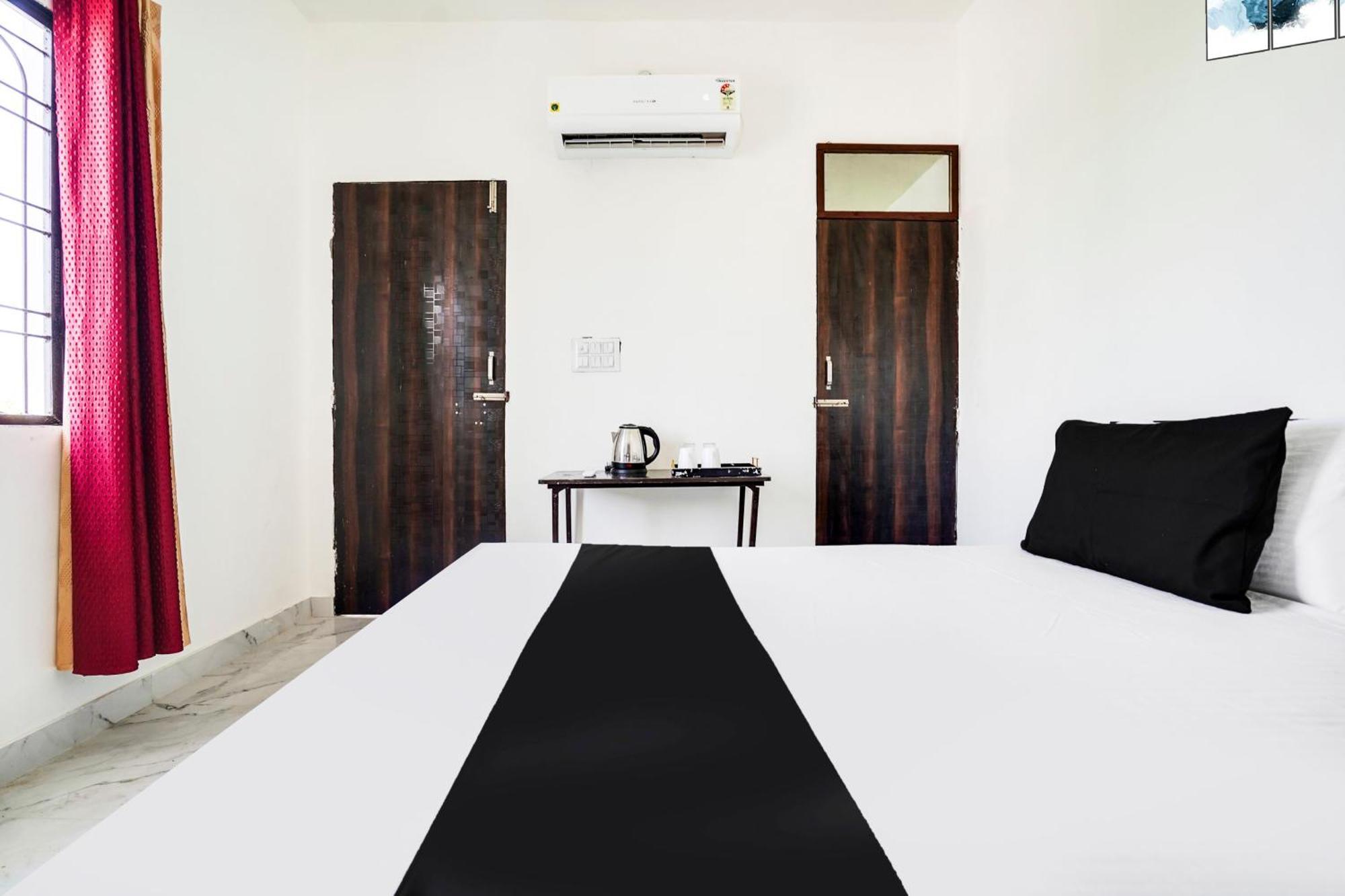 Hotel O The Moon Bareilly Exterior photo