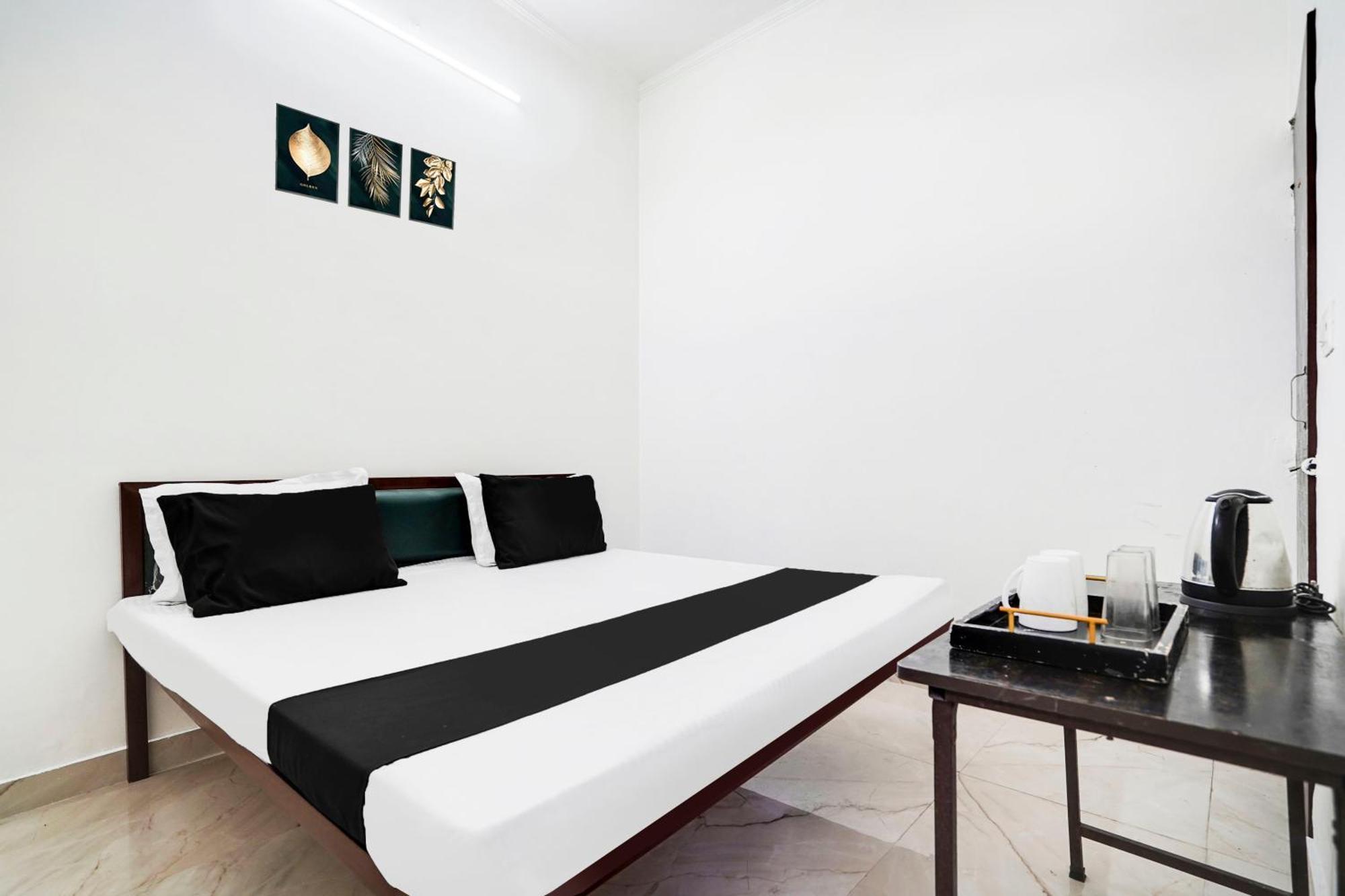 Hotel O The Moon Bareilly Exterior photo