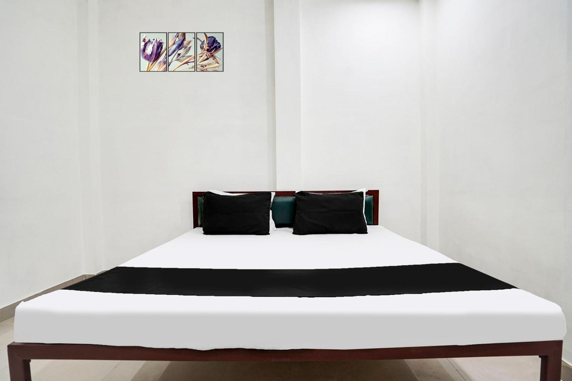 Hotel O The Moon Bareilly Exterior photo