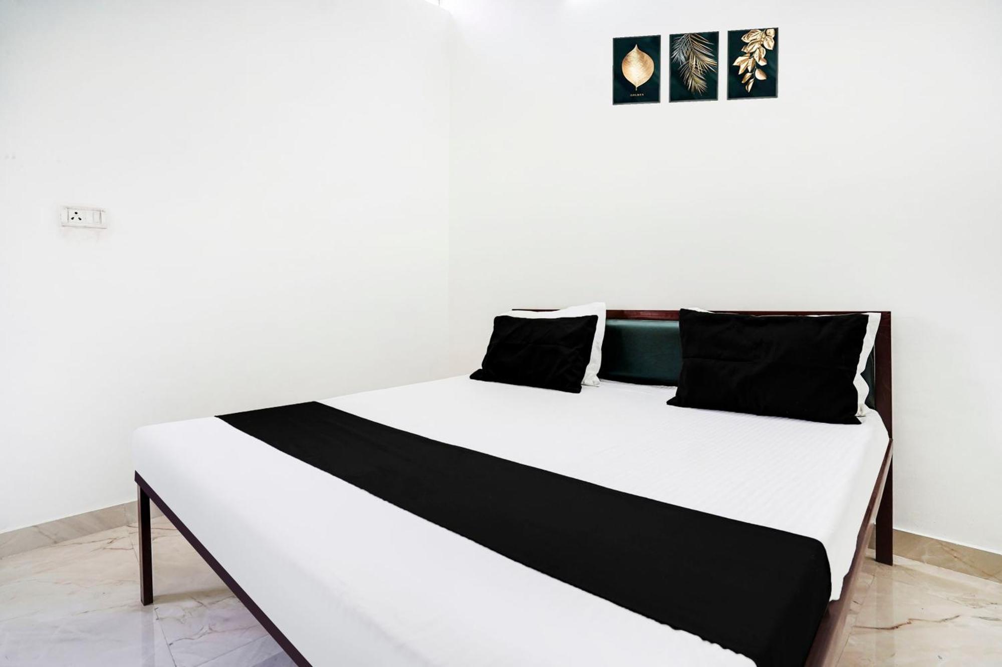 Hotel O The Moon Bareilly Exterior photo